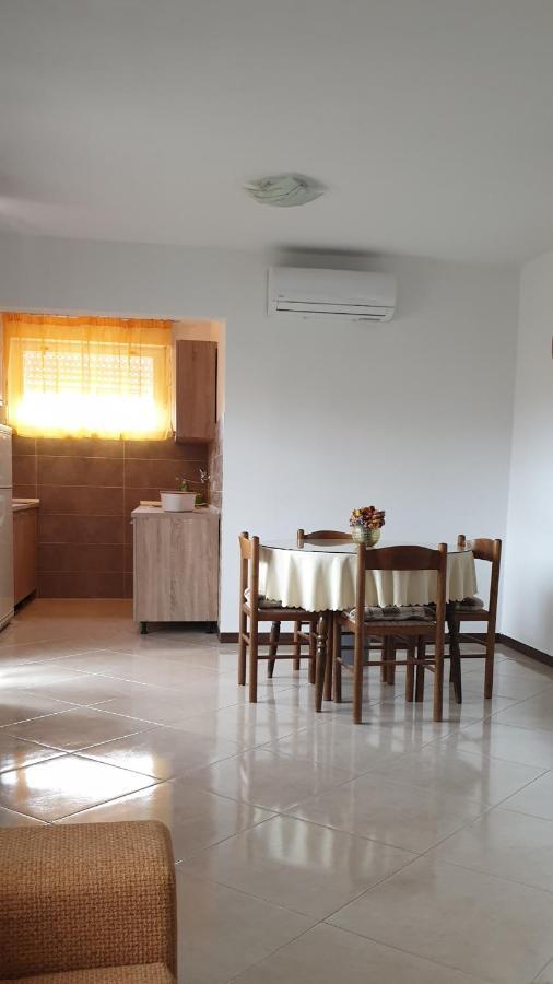 Apartman Lena Pula Exterior photo
